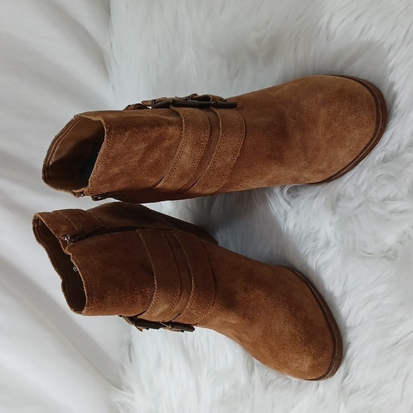 Gianni Bini Shoes - Gianni Bini, Sz 8M Tan Suede leather uppers, Belted, 3 " heels, Ankle Boots
